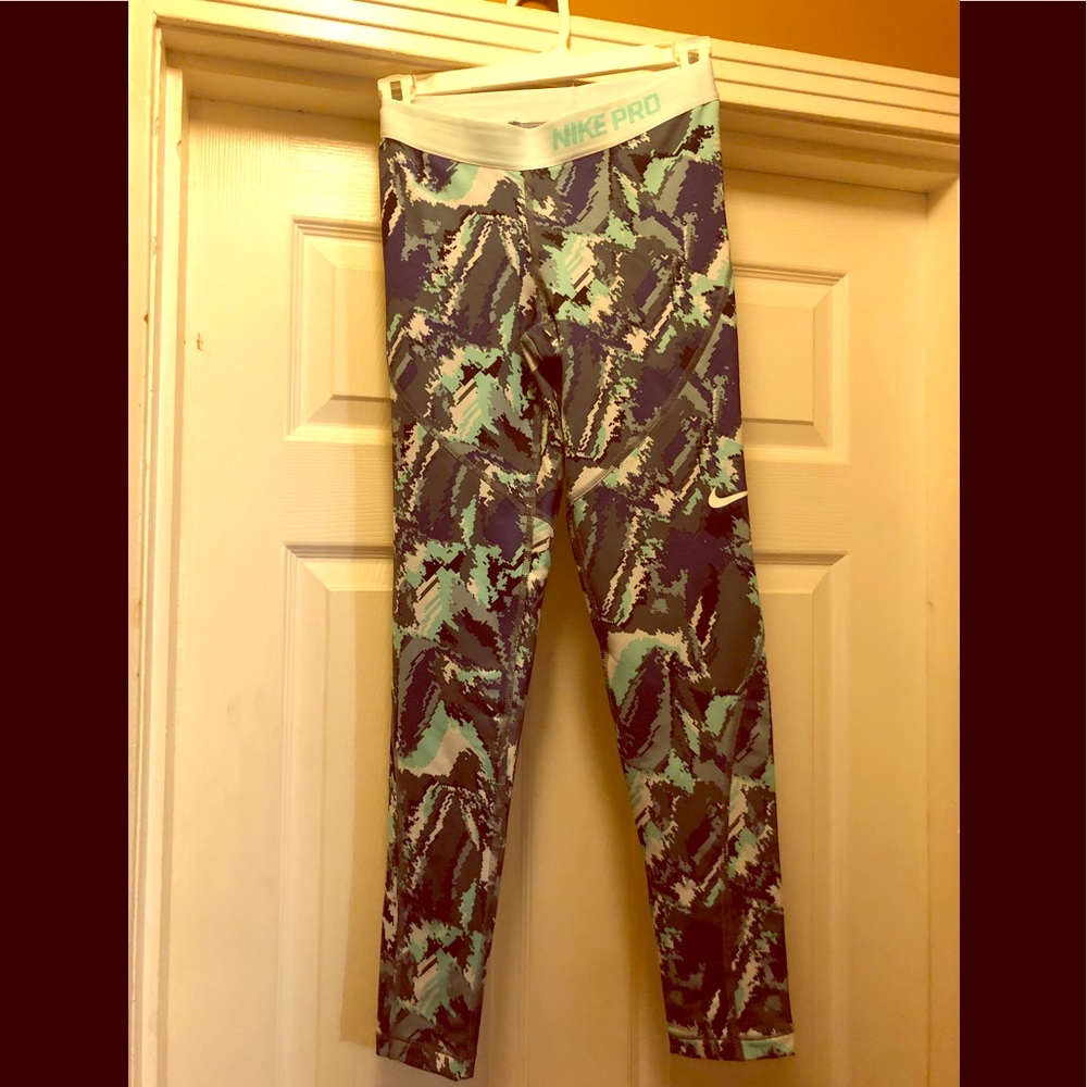 Nike PRO Workout Capri
